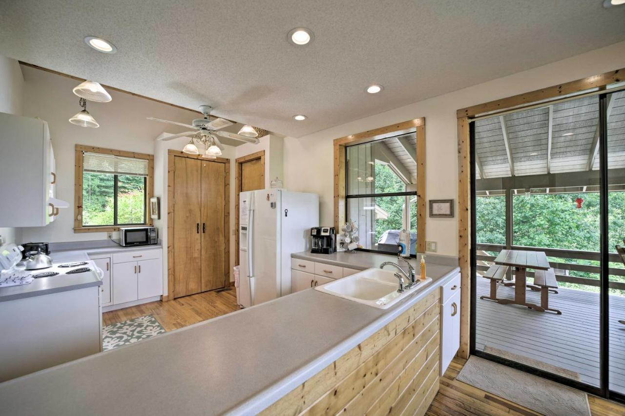 Vibrant Bryson City Home With Mtn Views And Deck! Экстерьер фото
