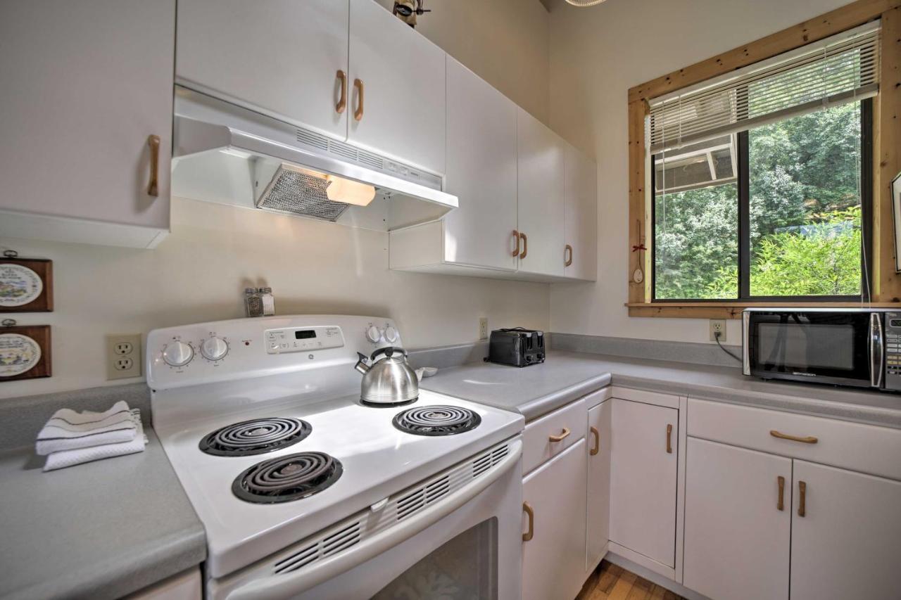 Vibrant Bryson City Home With Mtn Views And Deck! Экстерьер фото