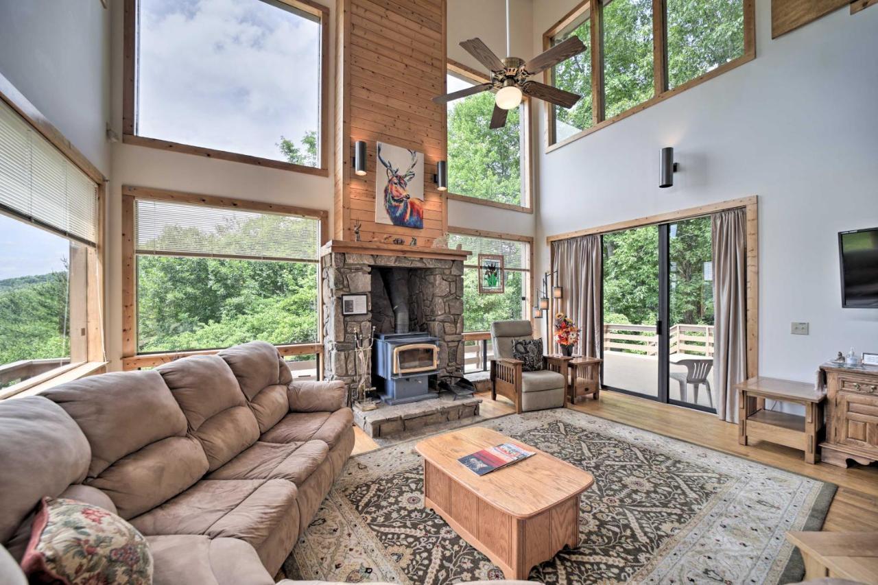 Vibrant Bryson City Home With Mtn Views And Deck! Экстерьер фото