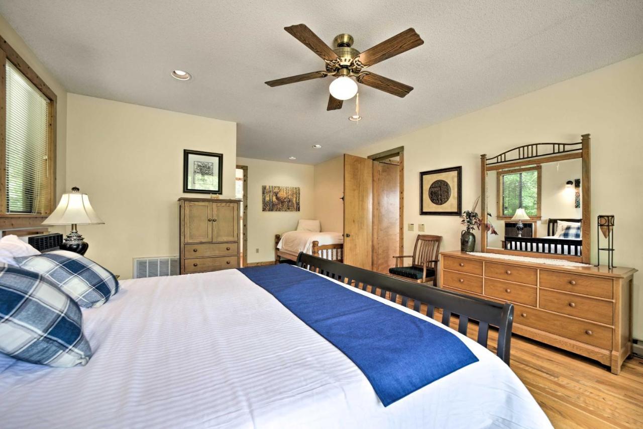 Vibrant Bryson City Home With Mtn Views And Deck! Экстерьер фото