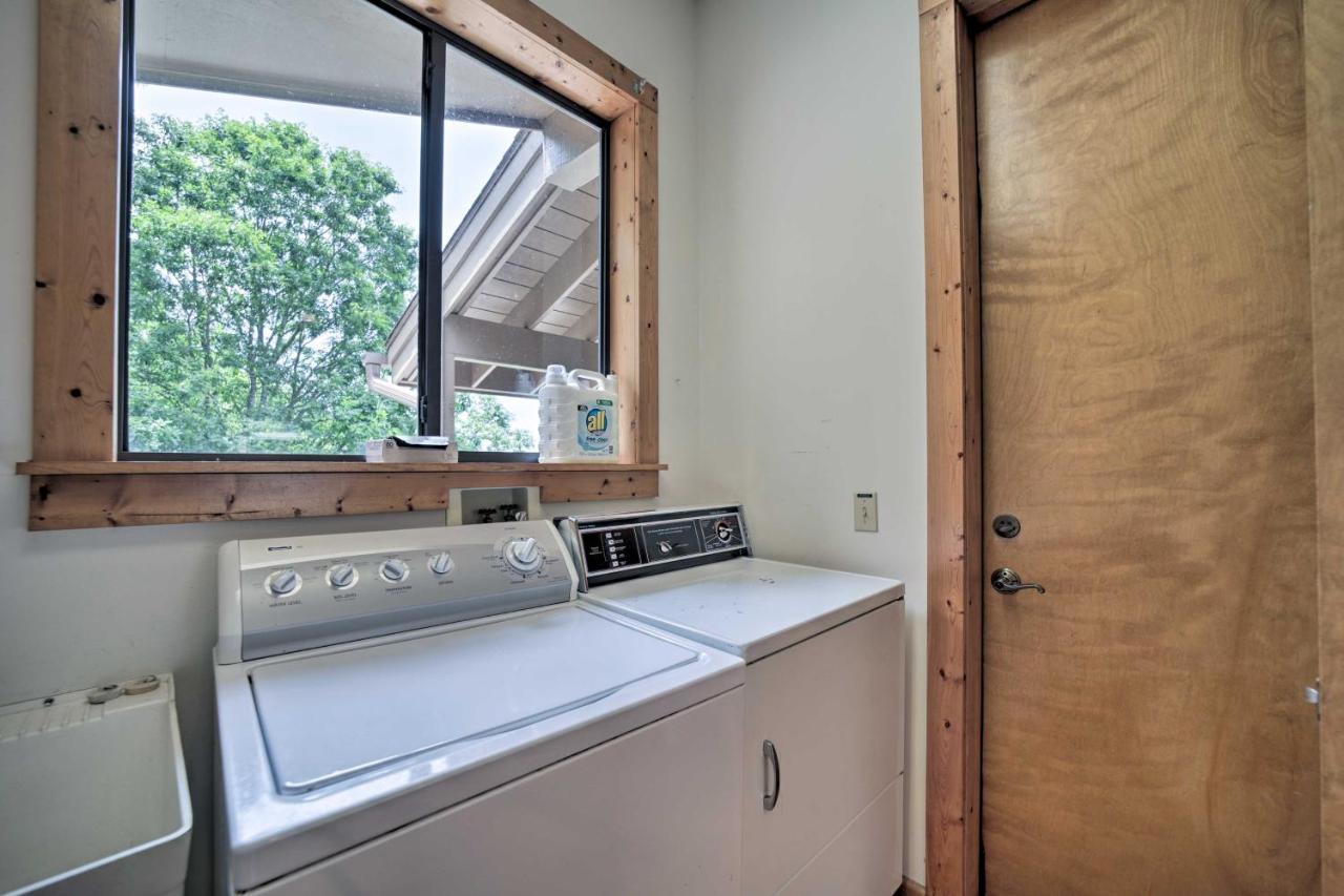 Vibrant Bryson City Home With Mtn Views And Deck! Экстерьер фото