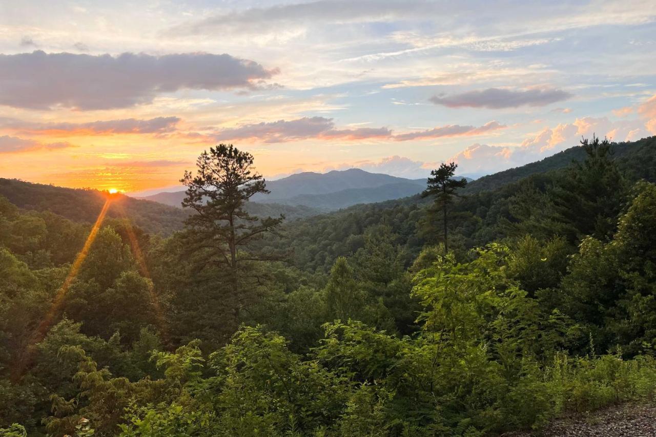 Vibrant Bryson City Home With Mtn Views And Deck! Экстерьер фото